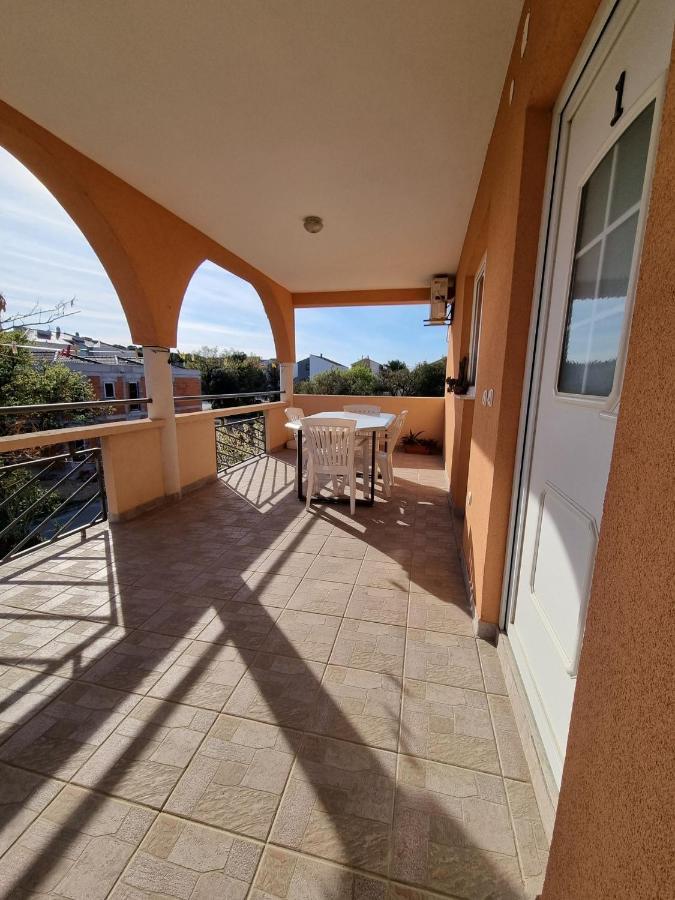 Apartments Vanja Skara Biograd Biograd Na Moru Dış mekan fotoğraf